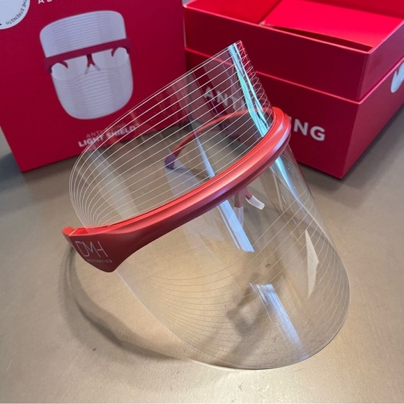 DMH ANTI-AGING LED LIGHT SHIELD MASK - Picture 1 of 6